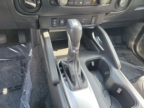 Used 2022 Nissan Frontier SV AWD/4WD image 30