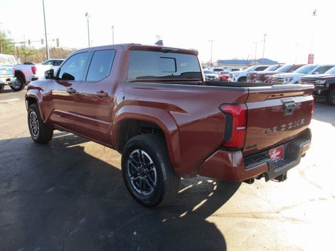Used 2025 Toyota Tacoma TRD Sport image 8