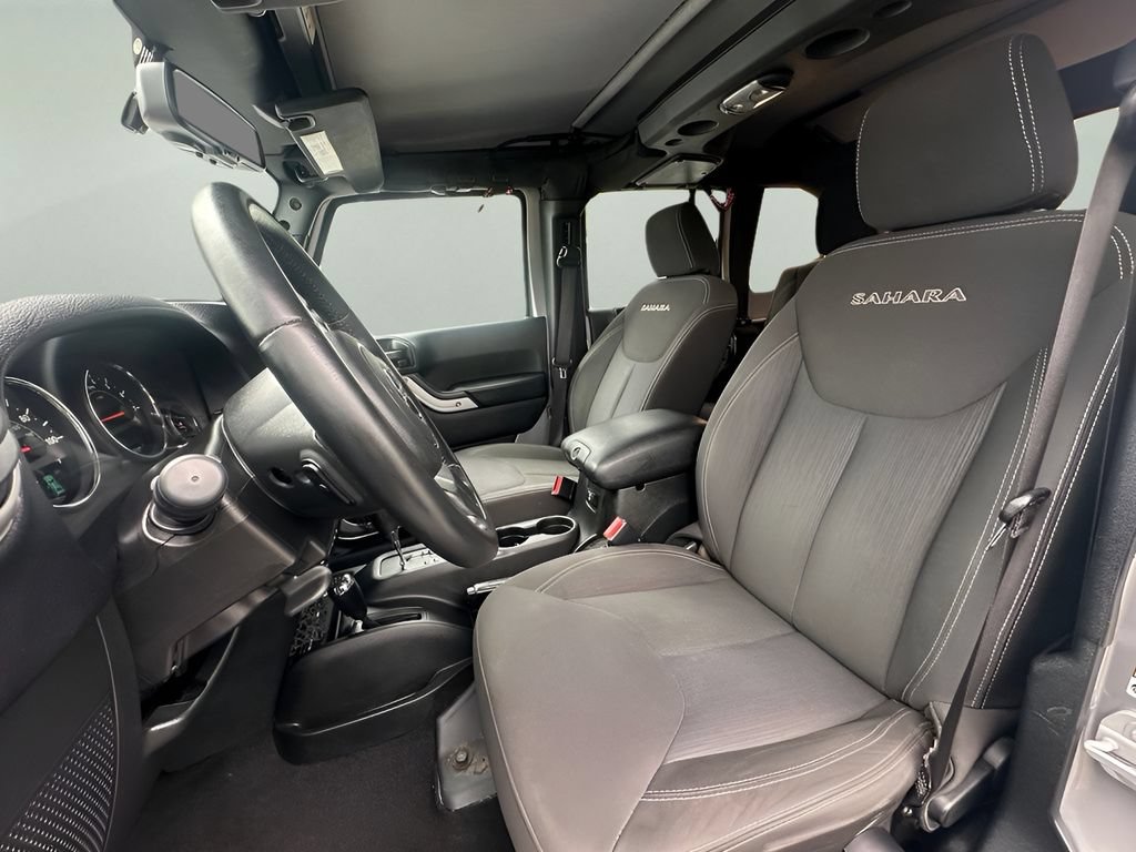 Used 2017 Jeep Wrangler Unlimited Sahara w/ Connectivity Group AWD/4WD image 9