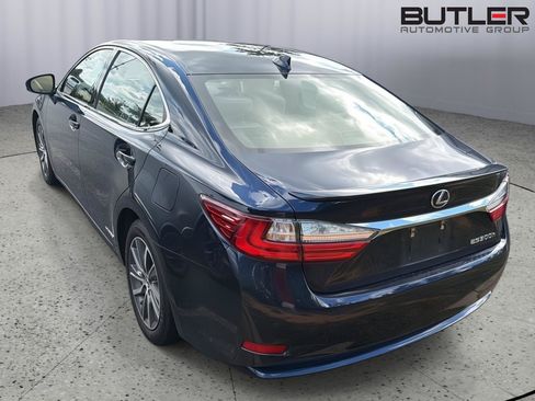 Used 2017 Lexus ES 300h w/ Luxury Package FWD image 10
