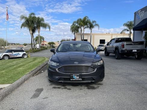 Used 2019 Ford Fusion SE image 2