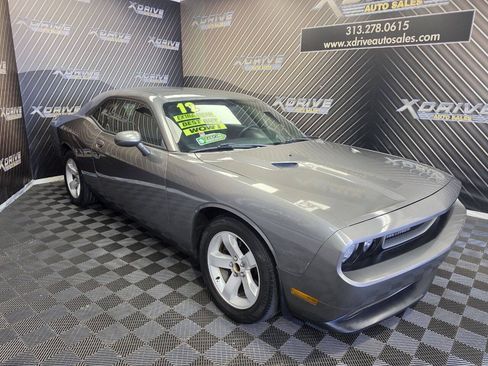 Used 2012 Dodge Challenger SXT RWD image 5