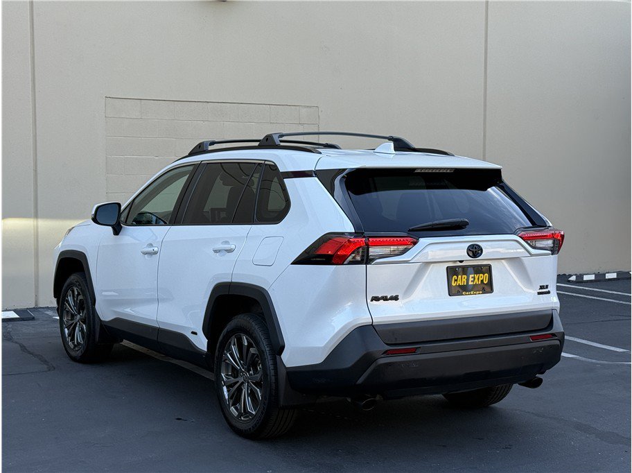 Used 2023 Toyota RAV4 XLE Premium AWD/4WD image 4