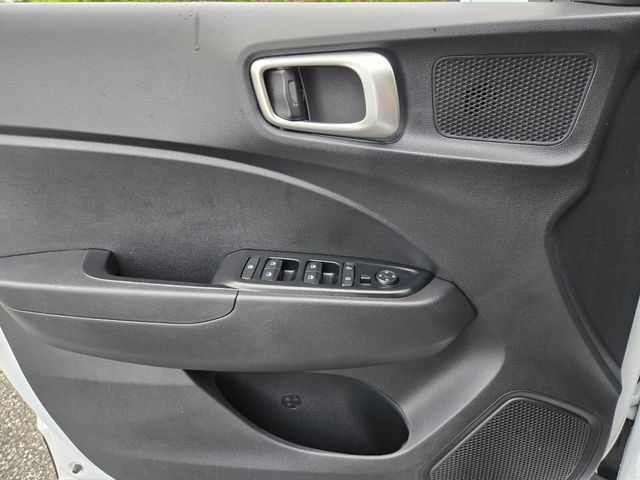 Used 2025 Hyundai Venue SEL FWD image 39