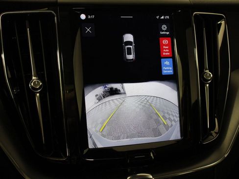 Used 2025 Volvo XC60 B5 Core AWD/4WD image 13