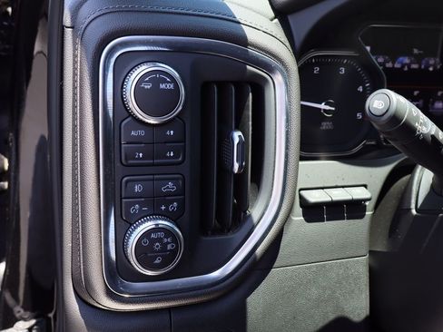 Used 2022 GMC Sierra 2500 Denali w/ Denali Black Diamond Edition AWD/4WD image 13