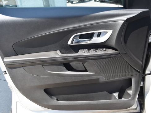 Used 2017 Chevrolet Equinox LS FWD image 17
