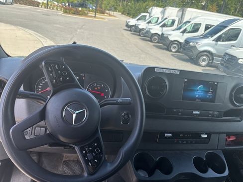Used 2024 Mercedes-Benz Sprinter 2500 image 36