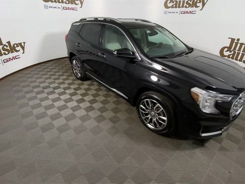 Used 2024 GMC Terrain Denali w/ Denali Premium Package image 2