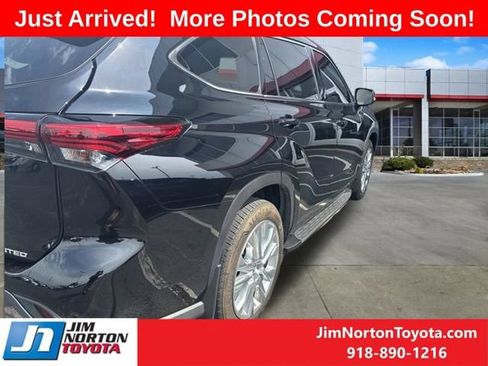 Used 2021 Toyota Highlander Limited FWD image 5