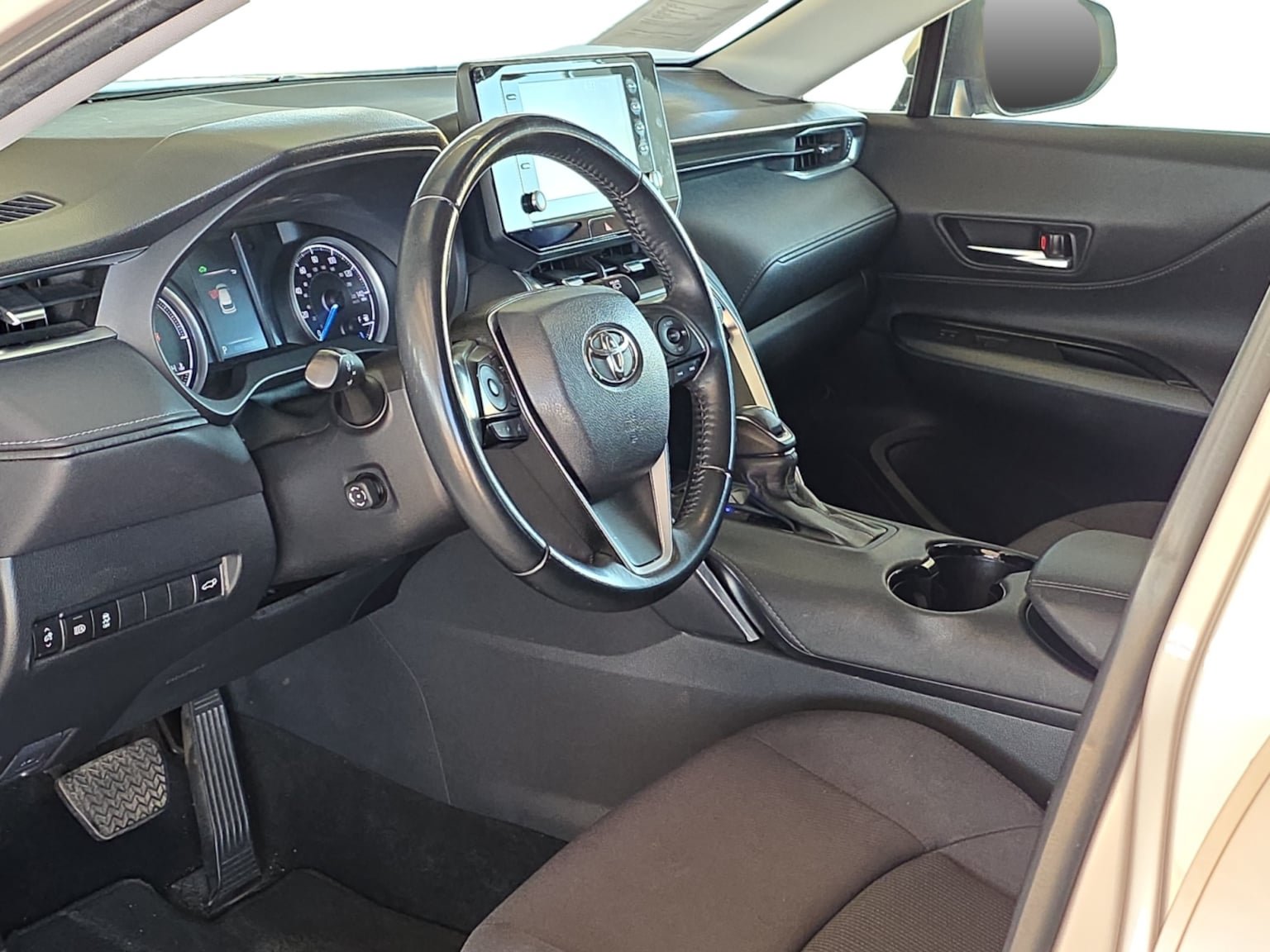 Used 2021 Toyota Venza LE AWD/4WD image 13