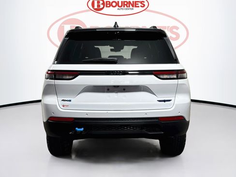 Used 2024 Jeep Grand Cherokee Trailhawk w/ Luxury Tech Group III AWD/4WD image 10