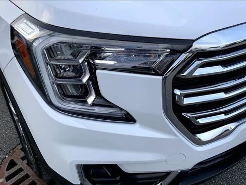 Used 2022 GMC Terrain SLT image 25