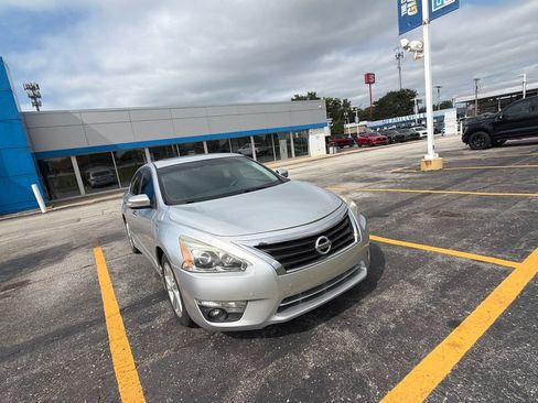 Used 2015 Nissan Altima 2.5 SL w/ Technology Package FWD image 2