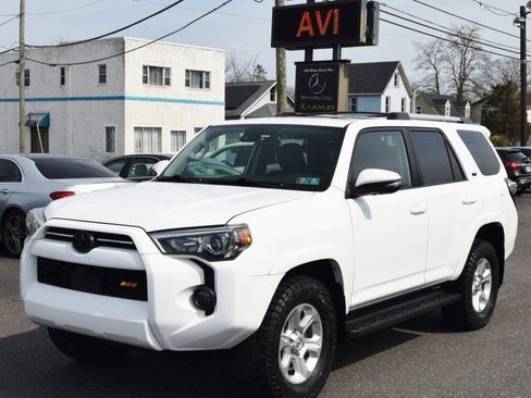 Used 2022 Toyota 4Runner SR5 Premium w/ Moonroof Package AWD/4WD image 1