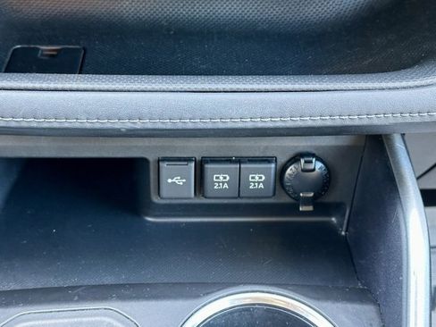 Used 2020 Toyota Highlander XLE image 31