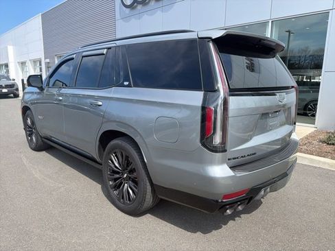 Used 2023 Cadillac Escalade V w/ LPO, ONYX Package AWD/4WD image 3