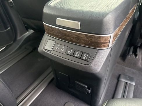 Used 2025 Toyota Sienna Platinum image 20