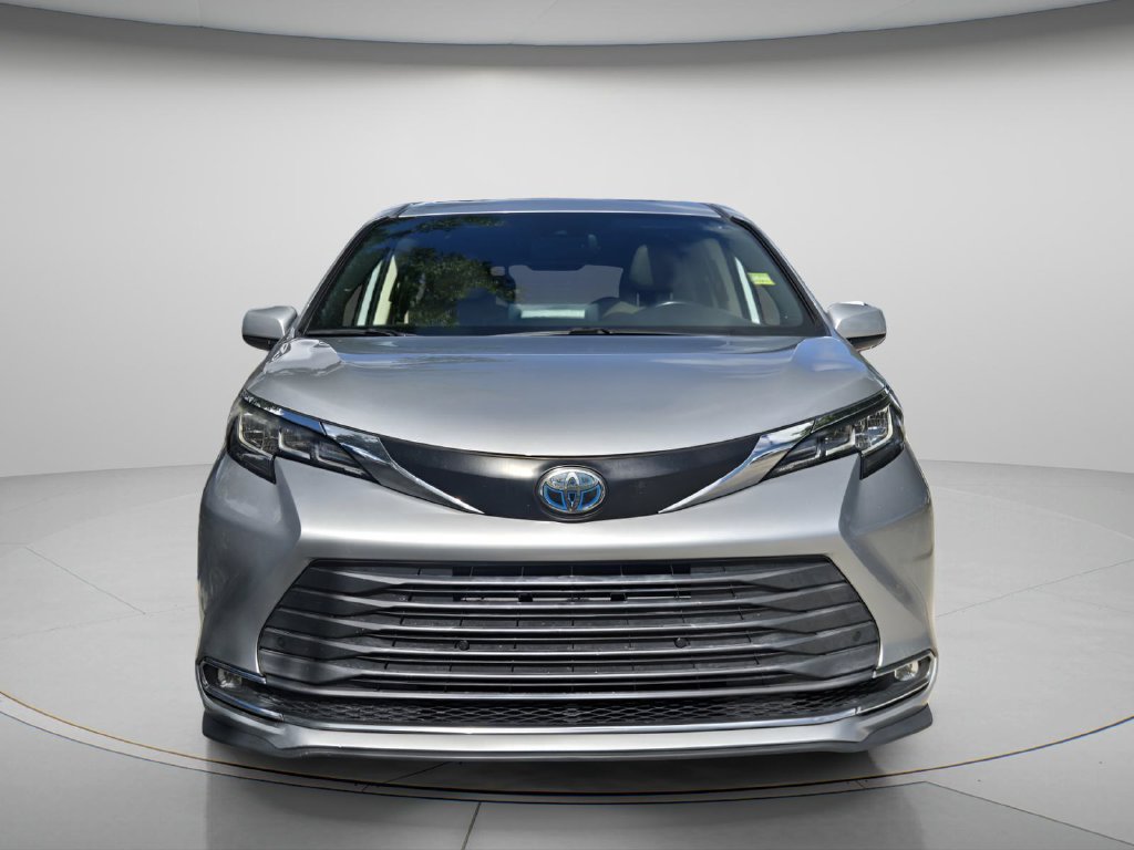 Used 2022 Toyota Sienna XLE FWD image 4