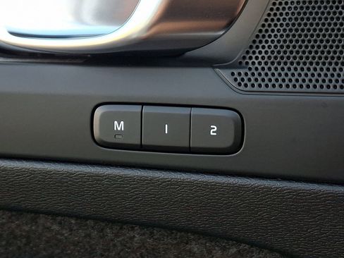 Certified 2024 Volvo XC40 B5 Core image 27