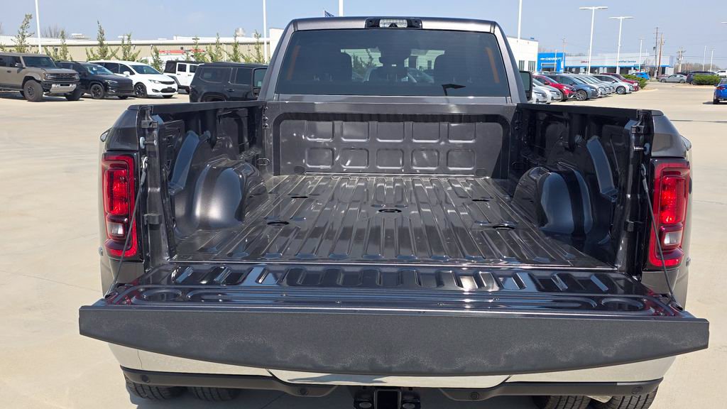 New 2026 RAM 3500 Big Horn AWD/4WD image 5