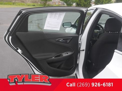 Used 2024 Chevrolet Malibu LT FWD image 18