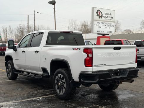 Used 2021 Chevrolet Silverado 2500 Custom w/ Custom Value Package image 7