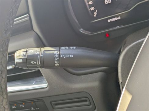 Used 2023 GMC Yukon SLT w/ SLT Luxury Package image 33