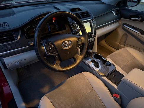 Used 2014 Toyota Camry XLE w/ Leather Package image 16