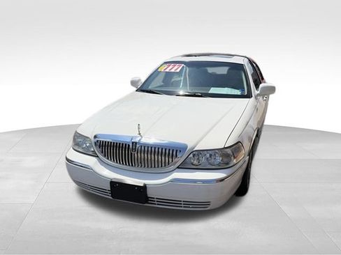 Used 2004 Lincoln Town Car Ultimate RWD image 21