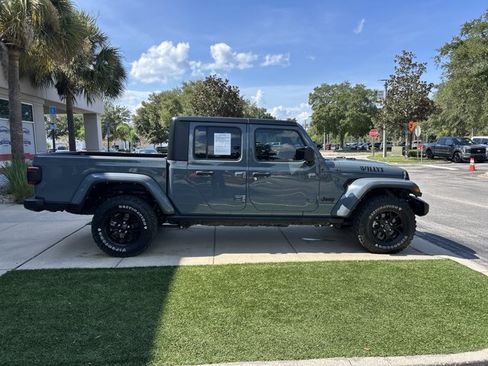 Used 2024 Jeep Gladiator Sport AWD/4WD image 3