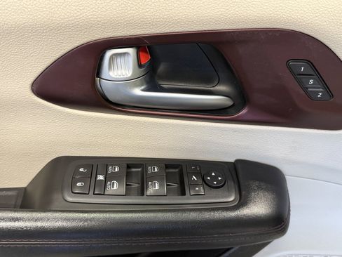 Used 2020 Chrysler Pacifica Limited FWD image 20