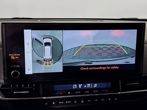 Certified 2025 Toyota Sienna Platinum image 17