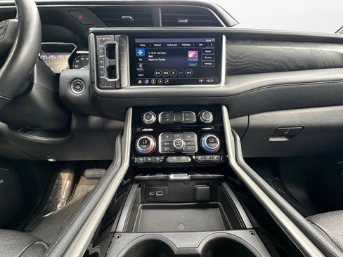 Used 2021 GMC Yukon Denali w/ Denali Premium Package AWD/4WD image 11