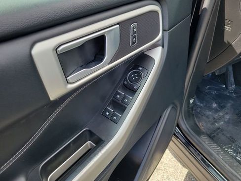 Used 2022 Ford Explorer XLT w/ Equipment Group 202A image 11