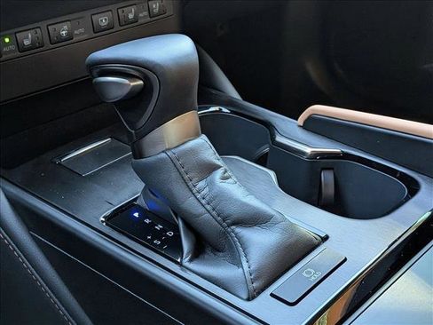 Used 2025 Lexus ES 350 w/ Premium Package image 11