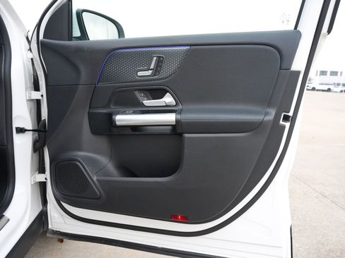 Used 2025 Mercedes-Benz GLA 250 image 26