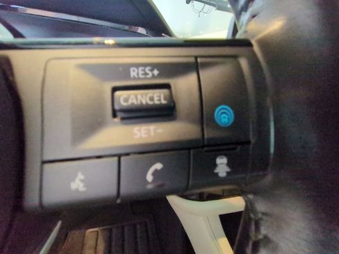 Used 2022 Nissan Pathfinder SV image 15