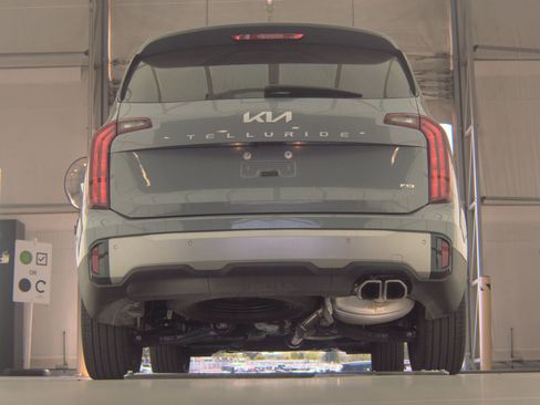Used 2025 Kia Telluride S image 11