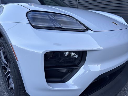 New 2026 Porsche Macan 4 Electric image 27