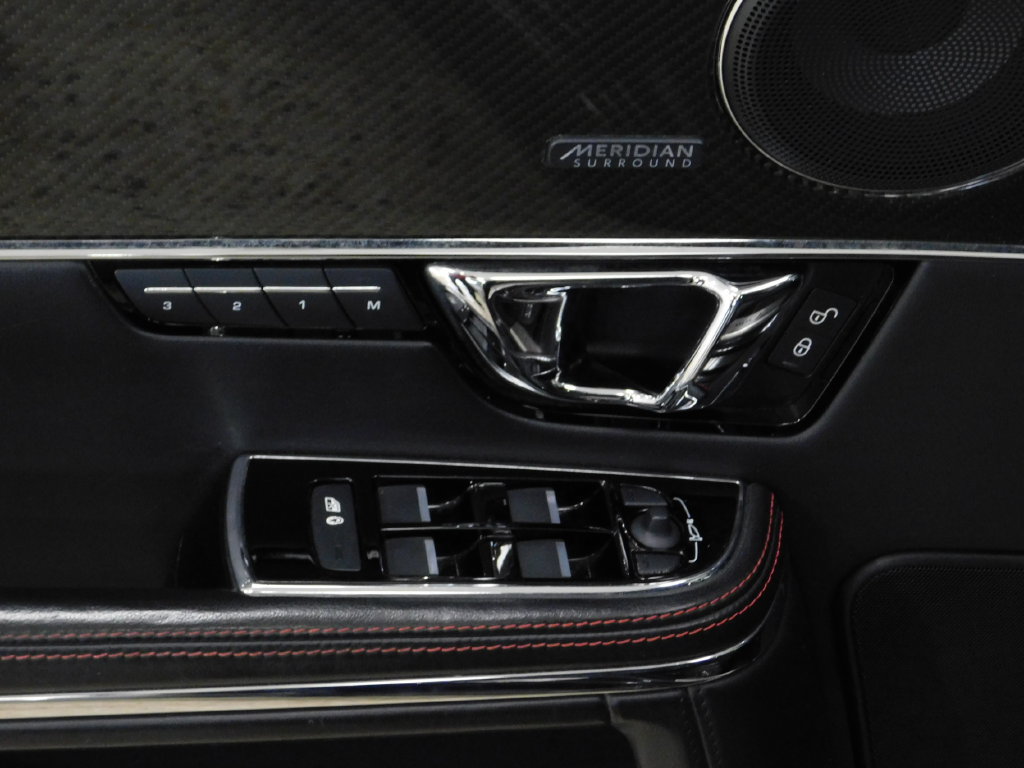 Used 2018 Jaguar XJ RWD image 28