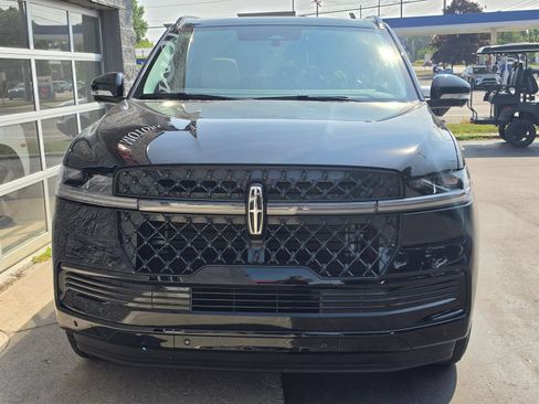 Used 2026 Lincoln Navigator L Reserve w/ Jet Appearance Package AWD/4WD image 2