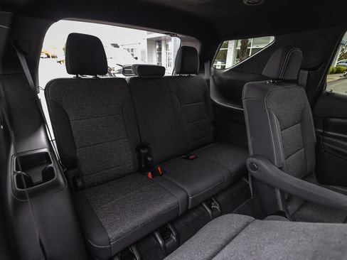 Used 2025 Chevrolet Traverse LT w/ Driver Confidence Package AWD/4WD image 36