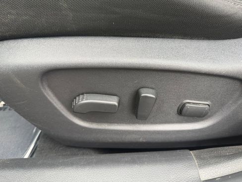 Used 2020 Nissan Rogue SV image 16