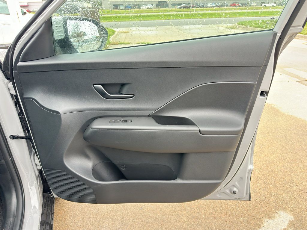Used 2025 Hyundai Kona SEL FWD image 28