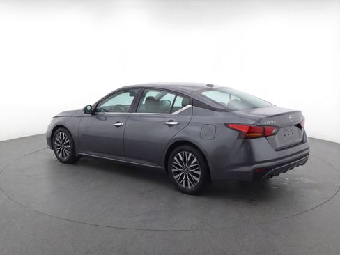 Used 2024 Nissan Altima 2.5 SV FWD image 6