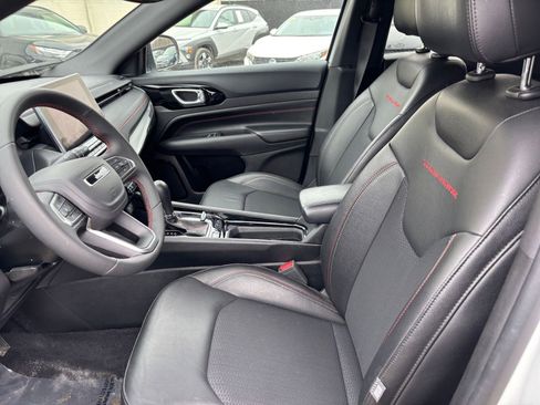 Used 2025 Jeep Compass Trailhawk image 27