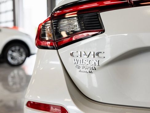 Used 2024 Honda Civic EX-L image 7