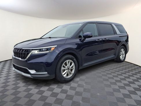 Used 2023 Kia Carnival LX FWD image 3
