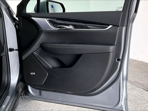 Used 2025 Cadillac XT6 Premium Luxury image 25